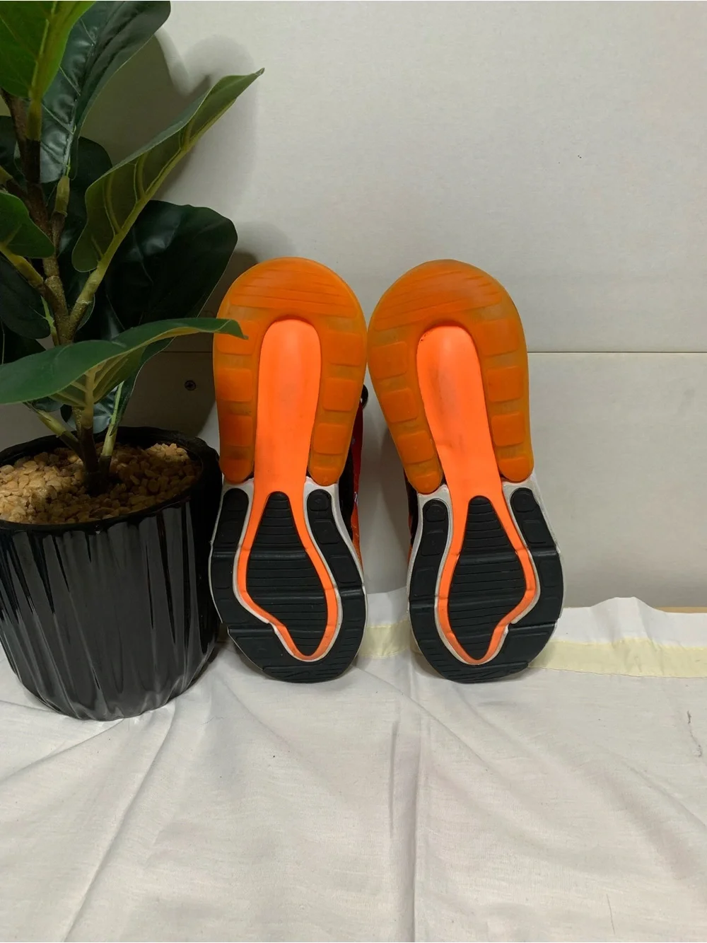 Nike Men's Red Orange Black Gradient Air Cushion Sneakers